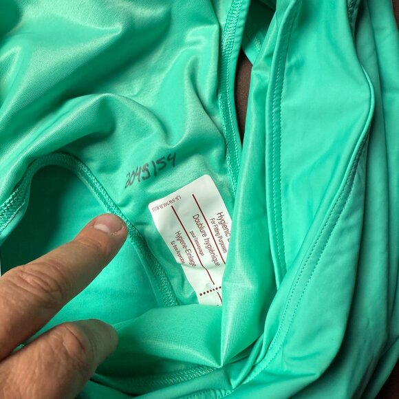 Lands' End Women's 2-14, 4 LONG Tummy Control Swim Skirt Island Aqua‎ - Picture 4 of 7